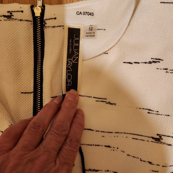 Julian Taylor size 12 sleeveless black and white print dress with v neck - Picture 3 of 6